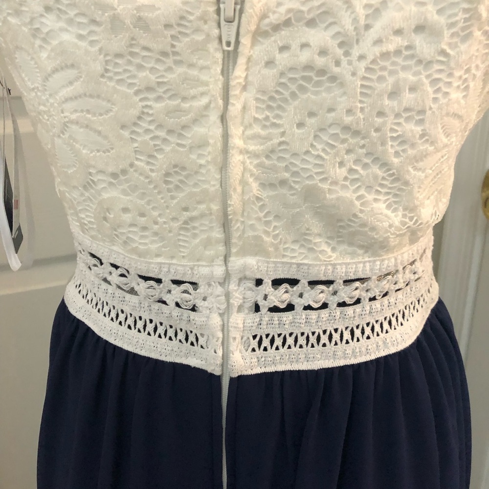 Lace Pattern Gown - Picture 4 of 5